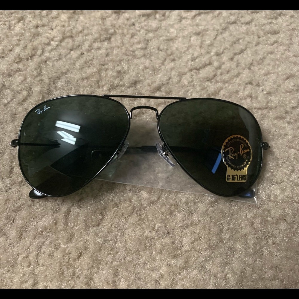 Bran new Ray Ban aviators (0RB3025)